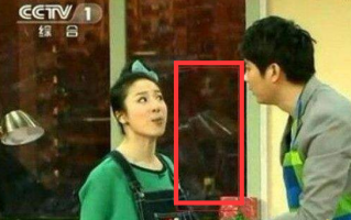 2012春晚灵异事件罗京再现震惊世界真的？图12人猎奇网，2012年春晚罗京现身照片