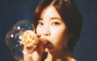 妹妹背着洋娃娃原版恐怖歌词，妹妹背着洋娃娃原版恐怖歌词视频